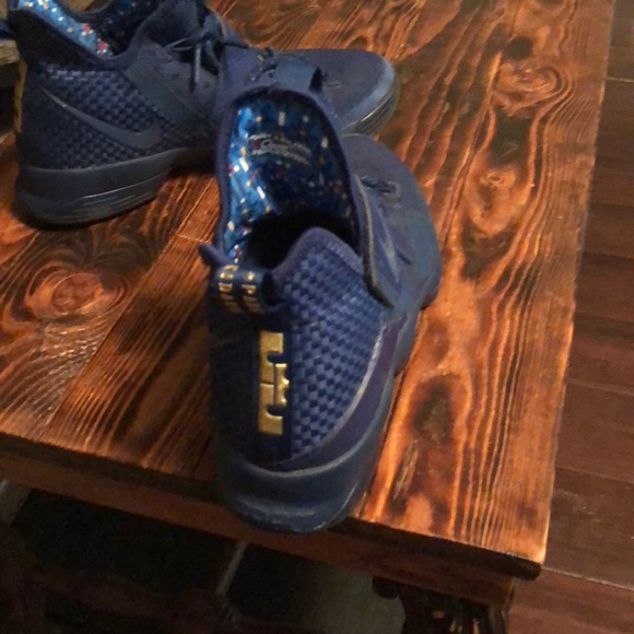 Lebron 14 - Picture 4 of 5